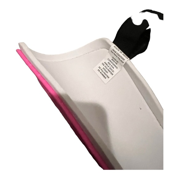 Vizari Malaga Soccer Shin Guards for Kids | Soccer Gear for Boys Girls Large - Picture 7 of 8